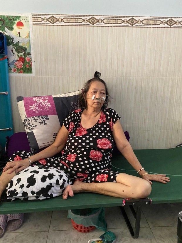 Hành trình giành mẹ từ tay tử thần của gia đình 16 F0 tự điều trị tại nhà: Mình ép mẹ uống thuốc, đút từng viên một - Ảnh 4. Hành trình giành mẹ từ tay tử thần của gia đình 16 F0 tự điều trị tại nhà: Mình ép mẹ uống thuốc, đút từng viên một - Ảnh 4.