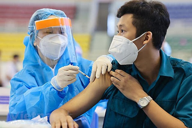 Vì sao TP. Hồ Chí Minh tiêm trộn mũi 2 Pfizer cho người đã tiêm Moderna trước đó? - Ảnh 1.
