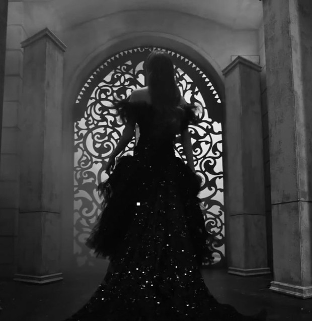 9 điều bạn đã bỏ lỡ trong teaser MV của Lisa: Sự liên kết với các MV BLACKPINK, niềm tự hào Thái Lan qua 1 chi tiết nhỏ - Ảnh 19. 9 điều bạn đã bỏ lỡ trong teaser MV của Lisa: Sự liên kết với các MV BLACKPINK, niềm tự hào Thái Lan qua 1 chi tiết nhỏ - Ảnh 19.