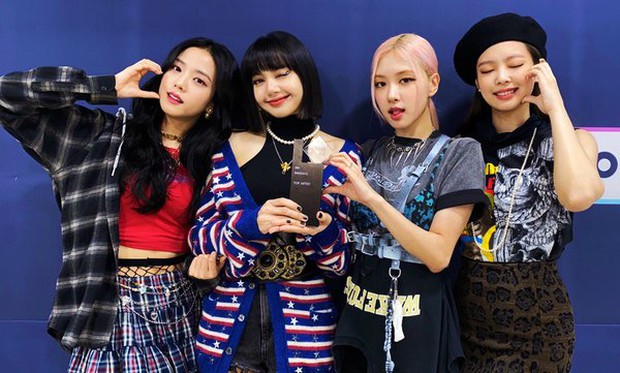 Nhớ Jennie quá hay sao mà dân tình đào lại màn lên nốt cao đâu ra đấy trong encore Lovesick Girls rồi khen lấy khen để! - Ảnh 2. Nhớ Jennie quá hay sao mà dân tình đào lại màn lên nốt cao đâu ra đấy trong encore Lovesick Girls rồi khen lấy khen để! - Ảnh 2.