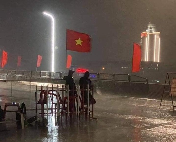 Quảng Bình làm gì để vừa phòng chống dịch Covid-19 vừa ứng phó bão Conson sắp đổ bộ? - Ảnh 2. Quảng Bình làm gì để vừa phòng chống dịch Covid-19 vừa ứng phó bão Conson sắp đổ bộ? - Ảnh 2.
