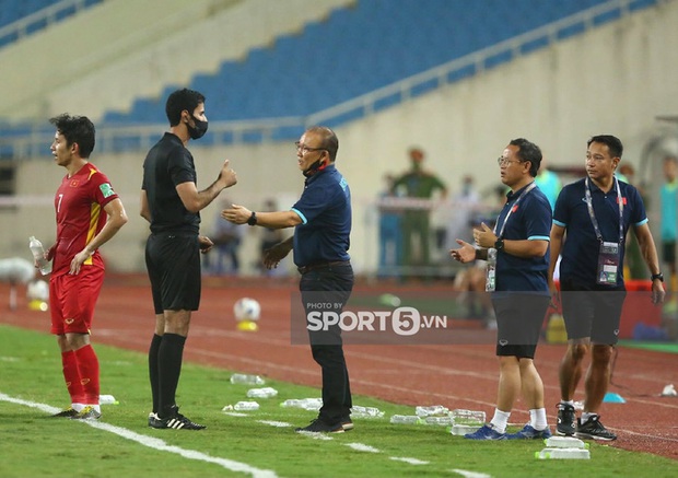 VFF gửi thư lên FIFA: Trọng tài không quyết định chính xác, ảnh hưởng đến kết quả trận Việt Nam - Australia - Ảnh 4. VFF gửi thư lên FIFA: Trọng tài không quyết định chính xác, ảnh hưởng đến kết quả trận Việt Nam - Australia - Ảnh 4.