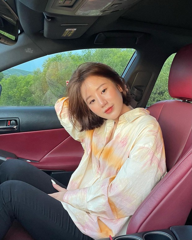 Tiểu thư RMIT đi Lexus tiết lộ độ giàu của gia đình chỉ bằng 1 vật dụng nhỏ xíu - Ảnh 1. Tiểu thư RMIT đi Lexus tiết lộ độ giàu của gia đình chỉ bằng 1 vật dụng nhỏ xíu - Ảnh 1.