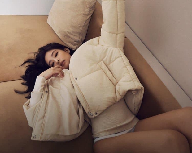 HOT: Jennie mặc nội y trong chiến dịch mới của Calvin Klein, thân hình sexy và vòng một căng đầy khiến fan phải khóc thét - Ảnh 6. HOT: Jennie mặc nội y trong chiến dịch mới của Calvin Klein, thân hình sexy và vòng một căng đầy khiến fan phải khóc thét - Ảnh 6.