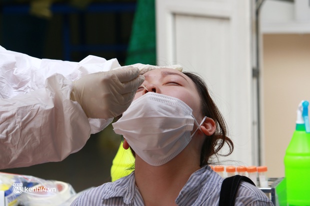 Đoàn Y tế 800 người đầu tiên đã bắt tay  giúp Hà Nội tiêm vắc-xin, xét nghiệm Covid-19 diện rộng - Ảnh 9.