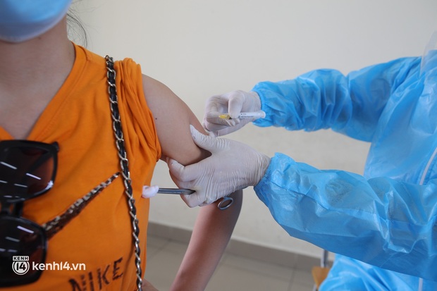 Đoàn Y tế 800 người đầu tiên đã bắt tay  giúp Hà Nội tiêm vắc-xin, xét nghiệm Covid-19 diện rộng - Ảnh 14.