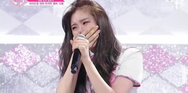 Sự nghiệp lênh đênh của Chaeyeon: Lỡ cơ hội debut với TWICE, IZ*ONE tan rã chóng vánh, đến lúc đi thi đấu thì liên tục rơi nước mắt - Ảnh 11. Sự nghiệp lênh đênh của Chaeyeon: Lỡ cơ hội debut với TWICE, IZ*ONE tan rã chóng vánh, đến lúc đi thi đấu thì liên tục rơi nước mắt - Ảnh 11.
