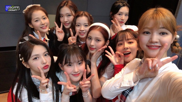 Sân khấu đặc biệt của đội chiến thắng show Mnet: Center gây chú ý nhưng outfit dìm hàng, so với chính chủ TWICE ra sao? - Ảnh 5. Sân khấu đặc biệt của đội chiến thắng show Mnet: Center gây chú ý nhưng outfit dìm hàng, so với chính chủ TWICE ra sao? - Ảnh 5.