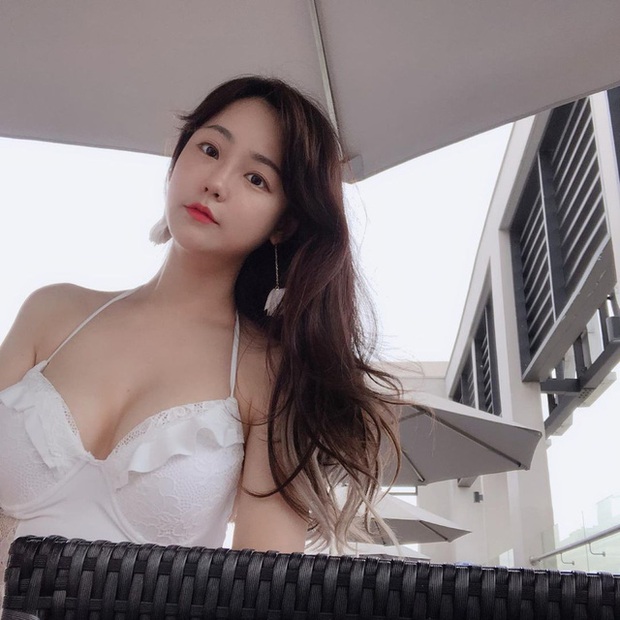 Vòng một bỗng to ra bất thường, nữ streamer thừa nhận lấy mỡ bụng đắp lên, mở hẳn talkshow giải đáp thắc mắc của fan - Ảnh 4.