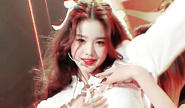 Video cam thường 7 giây của Wonyoung (IVE) gây sốc visual: Búp bê sống là đây chứ đâu, BLACKPINK hay TWICE cũng kém xa? - Ảnh 7. Video cam thường 7 giây của Wonyoung (IVE) gây sốc visual: Búp bê sống là đây chứ đâu, BLACKPINK hay TWICE cũng kém xa? - Ảnh 7.