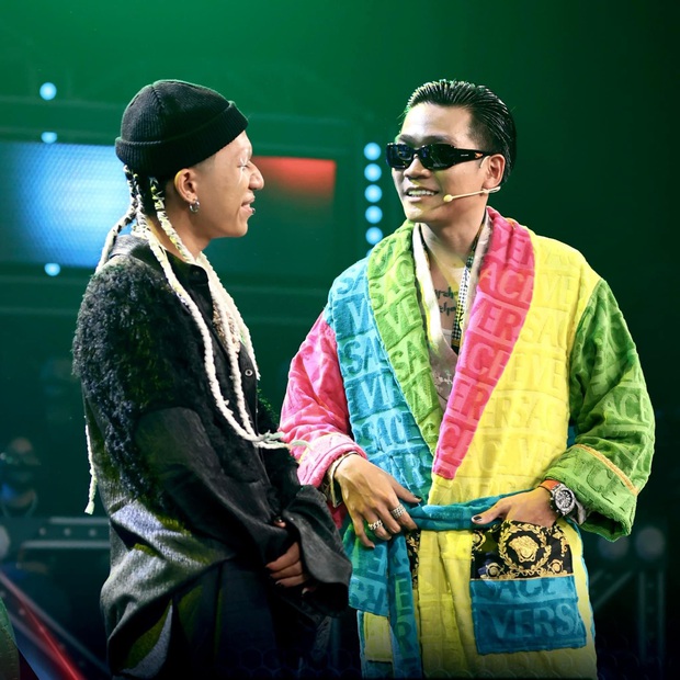 Rap Việt thừa nhận làm bốc hơi bình luận về học trò Wowy nhưng lời giải thích liệu có hợp lý? - Ảnh 1. Rap Việt thừa nhận làm bốc hơi bình luận về học trò Wowy nhưng lời giải thích liệu có hợp lý? - Ảnh 1.