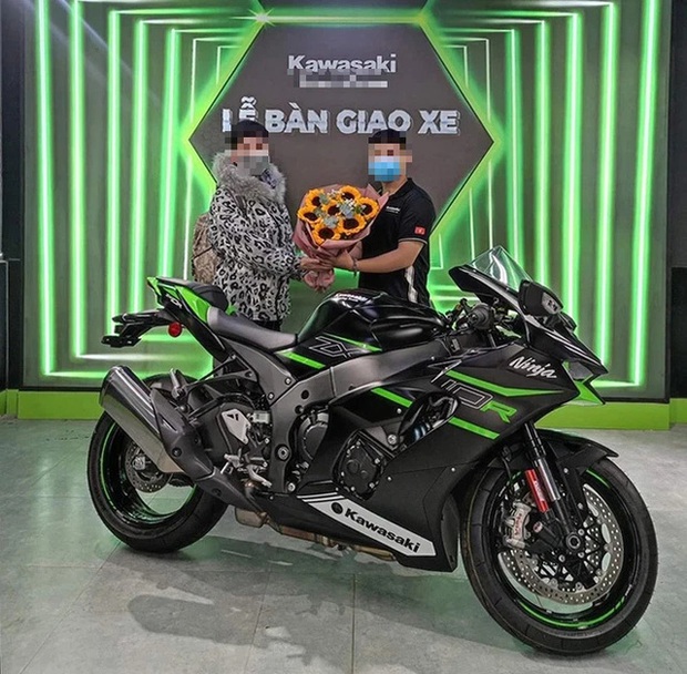 Thần sấm Kawasaki ZX-10R nghi phạm cướp ngân hàng tậu khủng cỡ nào? - Ảnh 1. Thần sấm Kawasaki ZX-10R nghi phạm cướp ngân hàng tậu khủng cỡ nào? - Ảnh 1.