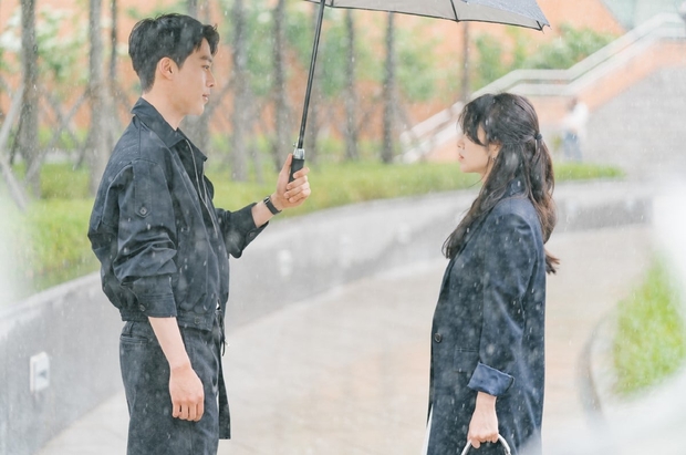 4 cặp đôi hủy diệt chemistry trên phim Hàn: Song Hye Kyo hai lần dính dớp, cặp cuối chả hiểu sao bị đồn yêu nhau - Ảnh 1.