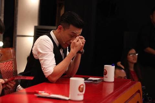 2 cậu bé 14 tuổi đứng như trời trồng rồi bất ngờ khiến Trấn Thành bật khóc nức nở - Ảnh 6. 2 cậu bé 14 tuổi đứng như trời trồng rồi bất ngờ khiến Trấn Thành bật khóc nức nở - Ảnh 6.