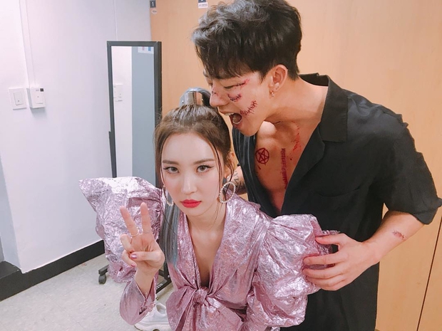 Sân khấu ướt át đỏ mặt của Sunmi hot trở lại, hóa ra dancer chính là chàng tắm chung với cô nàng hot nhất show Địa Ngục Độc Thân! - Ảnh 11. Sân khấu ướt át đỏ mặt của Sunmi hot trở lại, hóa ra dancer chính là chàng tắm chung với cô nàng hot nhất show Địa Ngục Độc Thân! - Ảnh 11.