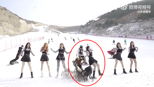 Clip: Dancer ngã bổ chửng khi bị người trượt tuyết tông trúng nhưng netizen phẫn nộ khi biết sự thật - Ảnh 4. Clip: Dancer ngã bổ chửng khi bị người trượt tuyết tông trúng nhưng netizen phẫn nộ khi biết sự thật - Ảnh 4.