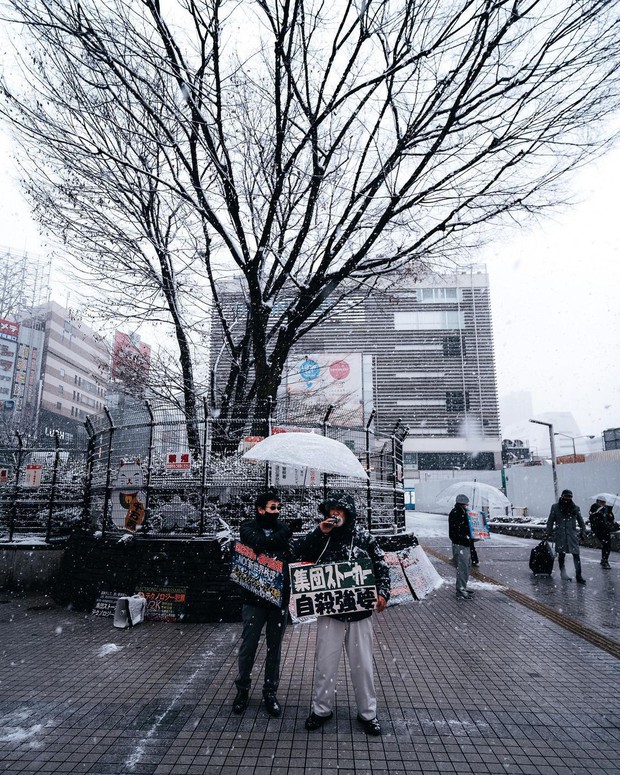 Chùm ảnh: Khung cảnh Tokyo dưới tuyết trắng đẹp đến nao lòng, phảng phất nét buồn tựa cổ tích mùa đông - Ảnh 6. Chùm ảnh: Khung cảnh Tokyo dưới tuyết trắng đẹp đến nao lòng, phảng phất nét buồn tựa cổ tích mùa đông - Ảnh 6.