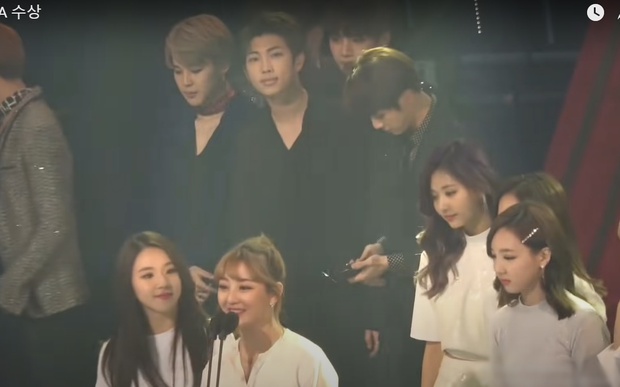 BTS reaction TWICE phát biểu: Mina nói tiếng Nhật khiến Jin tròn mắt, Tzuyu cất tiếng là Jungkook cười ngại ngùng? - Ảnh 1. BTS reaction TWICE phát biểu: Mina nói tiếng Nhật khiến Jin tròn mắt, Tzuyu cất tiếng là Jungkook cười ngại ngùng? - Ảnh 1.