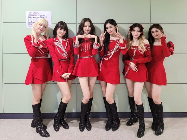 Khác hẳn TWICE hay BLACKPINK, cách xếp đội hình của IVE cực ngang ngược: Thành viên cao nhất được ưu ái đến nhức mắt? - Ảnh 3. Khác hẳn TWICE hay BLACKPINK, cách xếp đội hình của IVE cực ngang ngược: Thành viên cao nhất được ưu ái đến nhức mắt? - Ảnh 3.