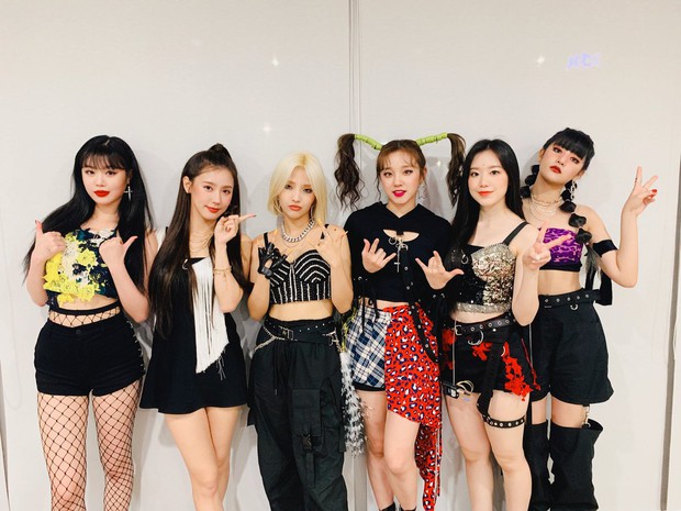 Khác hẳn TWICE hay BLACKPINK, cách xếp đội hình của IVE cực ngang ngược: Thành viên cao nhất được ưu ái đến nhức mắt? - Ảnh 10. Khác hẳn TWICE hay BLACKPINK, cách xếp đội hình của IVE cực ngang ngược: Thành viên cao nhất được ưu ái đến nhức mắt? - Ảnh 10.