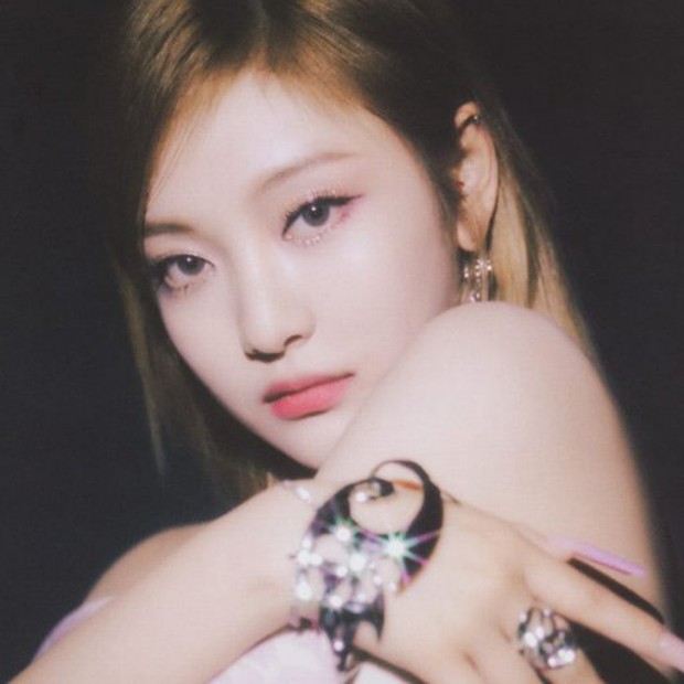 Thành viên aespa vịt hoá thiên nga: Có nét lai giữa Jennie (BLACKPINK) và Jihyo (TWICE), không còn là lỗ hổng nhan sắc SM! - Ảnh 2. Thành viên aespa vịt hoá thiên nga: Có nét lai giữa Jennie (BLACKPINK) và Jihyo (TWICE), không còn là lỗ hổng nhan sắc SM! - Ảnh 2.
