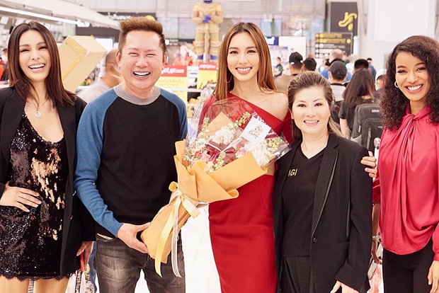Chủ tịch Miss Grand bí mật về Việt Nam diễu hành chung với Thùy Tiên? - Ảnh 4.
