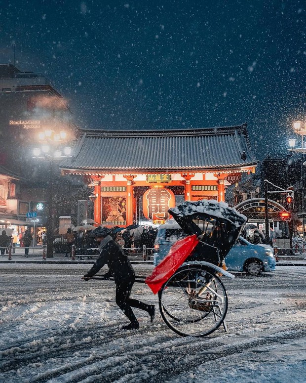 Chùm ảnh: Khung cảnh Tokyo dưới tuyết trắng đẹp đến nao lòng, phảng phất nét buồn tựa cổ tích mùa đông - Ảnh 10. Chùm ảnh: Khung cảnh Tokyo dưới tuyết trắng đẹp đến nao lòng, phảng phất nét buồn tựa cổ tích mùa đông - Ảnh 10.