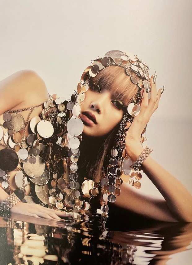 Wash your eyes with Lisa's photobook: Truly the most beautiful face in the world is different!  - Photo 3.
