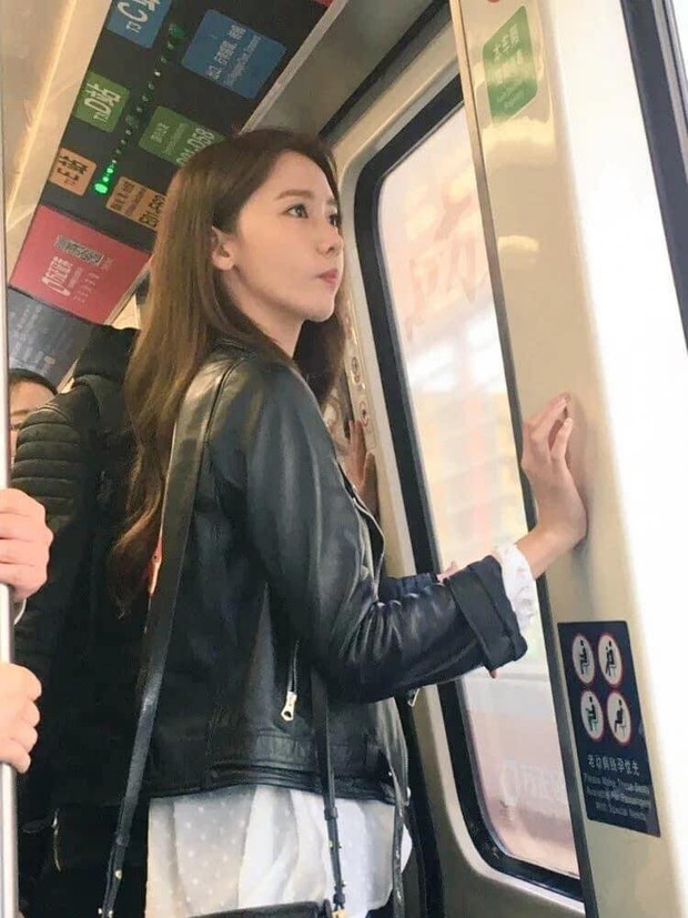 Team qua đường tóm gọn dàn nữ thần Kpop: Jisoo - Irene lên hàng thánh, body mlem của Jennie đọ không nổi Sulli đẹp huyền thoại - Ảnh 10. Team qua đường tóm gọn dàn nữ thần Kpop: Jisoo - Irene lên hàng thánh, body mlem của Jennie đọ không nổi Sulli đẹp huyền thoại - Ảnh 10.