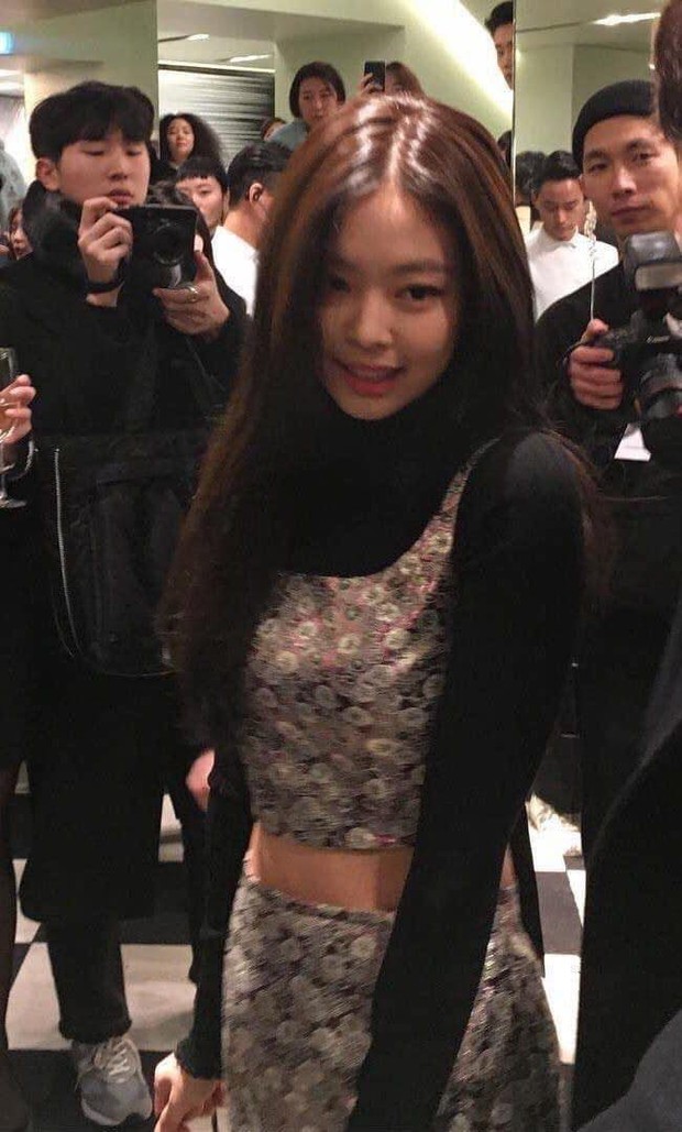 Team qua đường tóm gọn dàn nữ thần Kpop: Jisoo - Irene lên hàng thánh, body mlem của Jennie đọ không nổi Sulli đẹp huyền thoại - Ảnh 5. Team qua đường tóm gọn dàn nữ thần Kpop: Jisoo - Irene lên hàng thánh, body mlem của Jennie đọ không nổi Sulli đẹp huyền thoại - Ảnh 5.