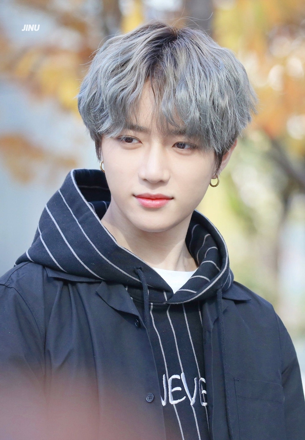 Cách BigHit tạo ra vũ khí bí mật vạn người mê: Ẩn danh V (BTS) đến phút cuối, xài lại chiêu đối với đàn em TXT! - Ảnh 14. Cách BigHit tạo ra vũ khí bí mật vạn người mê: Ẩn danh V (BTS) đến phút cuối, xài lại chiêu đối với đàn em TXT! - Ảnh 14.