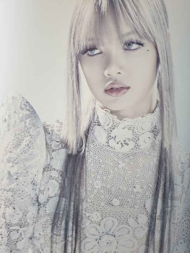 Wash your eyes with Lisa's photobook: Truly the most beautiful face in the world is different!  - Photo 5.