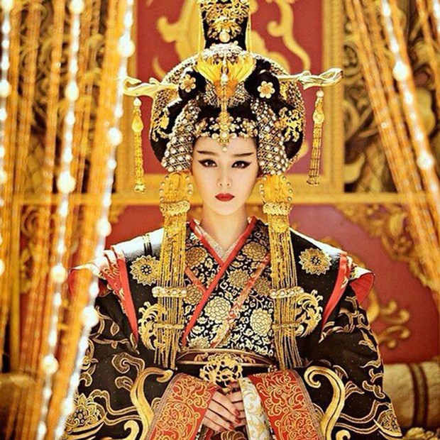 Khánh Vân bỗng sinh đôi với Phạm Băng Băng vì chi tiết này - Ảnh 10. Khánh Vân bỗng sinh đôi với Phạm Băng Băng vì chi tiết này - Ảnh 10.