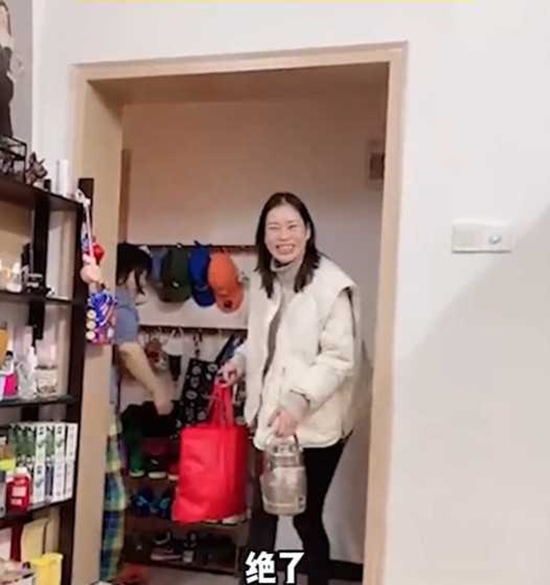 Người phụ nữ vượt hơn 30km mang đồ ăn cho vợ cũ của chồng, nghe câu chuyện khiến dân mạng cảm thán: Kỳ tích nhân gian - Ảnh 2. Người phụ nữ vượt hơn 30km mang đồ ăn cho vợ cũ của chồng, nghe câu chuyện khiến dân mạng cảm thán: Kỳ tích nhân gian - Ảnh 2.