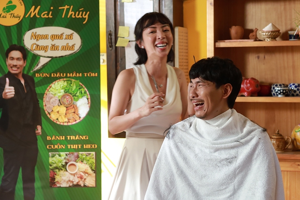 Kiều Minh Tuấn bị giang hồ đánh văng não, lại còn hôn say đắm Thu Trang, chuyện gì đây? - Ảnh 2. Kiều Minh Tuấn bị giang hồ đánh văng não, lại còn hôn say đắm Thu Trang, chuyện gì đây? - Ảnh 2.