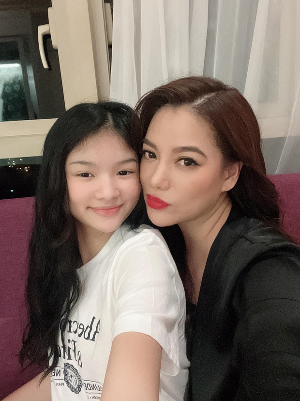 Trương Ngọc Ánh hội ngộ con gái sau nửa năm xa cách, nhan sắc mộc 100% của bé gây sốt! - Ảnh 4. Trương Ngọc Ánh hội ngộ con gái sau nửa năm xa cách, nhan sắc mộc 100% của bé gây sốt! - Ảnh 4.