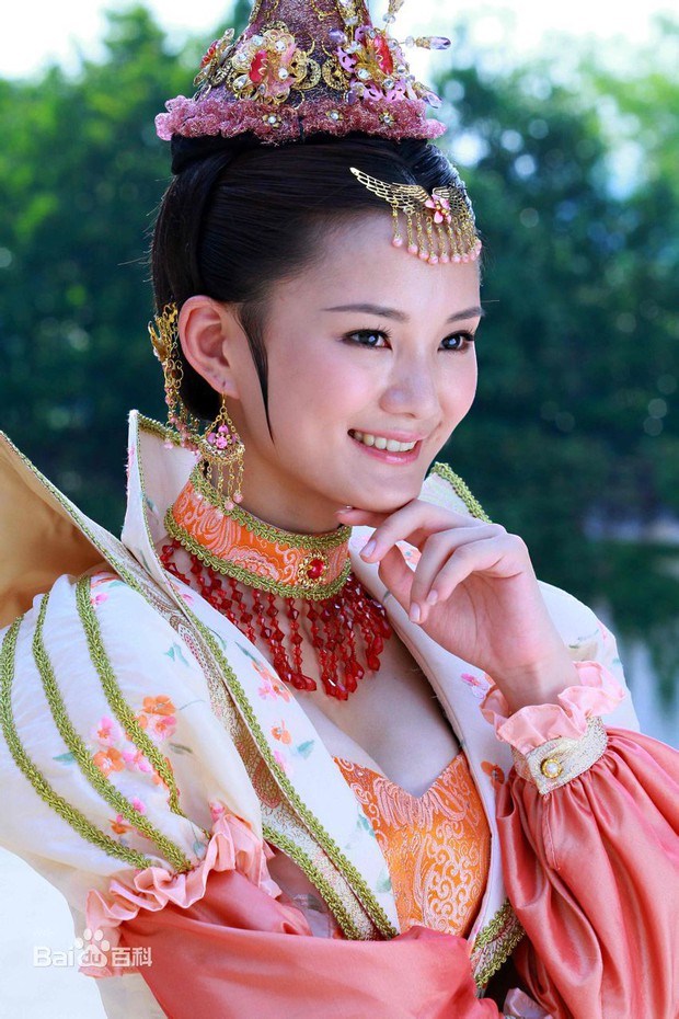 Có mấy chị gái phim Trung quấn sương sa hạt lựu xấu hơn Cúc Tịnh Y gấp vạn lần: Cô cuối đóng tiên nữ mà cứ ngỡ... yêu tinh! - Ảnh 1. Có mấy chị gái phim Trung quấn sương sa hạt lựu xấu hơn Cúc Tịnh Y gấp vạn lần: Cô cuối đóng tiên nữ mà cứ ngỡ... yêu tinh! - Ảnh 1.