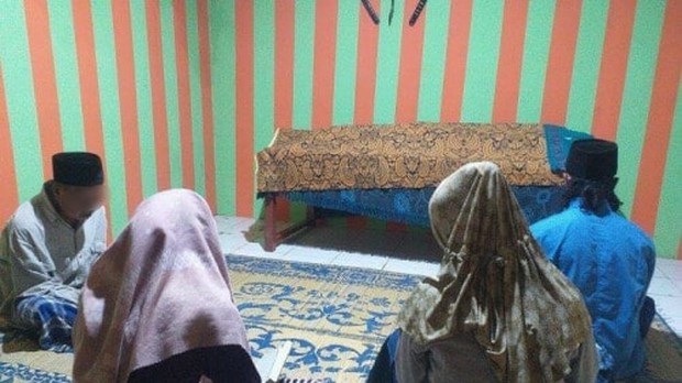 Con gái qua đời nhưng bố mẹ không làm đám tang, 2 tháng sau mới phát hiện bí mật động trời vừa đáng thương vừa đáng trách - Ảnh 2. Con gái qua đời nhưng bố mẹ không làm đám tang, 2 tháng sau mới phát hiện bí mật động trời vừa đáng thương vừa đáng trách - Ảnh 2.
