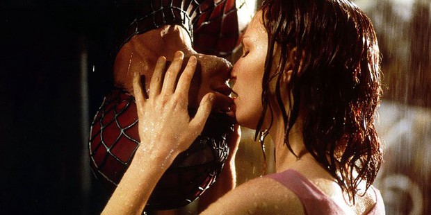 Cảnh hôn siêu ngọt ngào ở Spider-Man hóa ra ẩn chứa sự thật í ẹ làm nam chính khó chịu: Sự ướt át nào cũng có giới hạn của nó! - Ảnh 1. Cảnh hôn siêu ngọt ngào ở Spider-Man hóa ra ẩn chứa sự thật í ẹ làm nam chính khó chịu: Sự ướt át nào cũng có giới hạn của nó! - Ảnh 1.