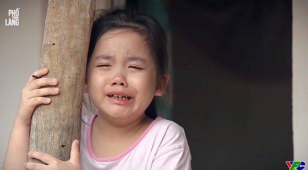Phát sốt với sao nhí diễn siêu đỉnh ở Phố Trong Làng: Mới 8 tuổi mà át vía nam chính mặt đơ, visual đáng yêu không chịu nổi - Ảnh 3. Phát sốt với sao nhí diễn siêu đỉnh ở Phố Trong Làng: Mới 8 tuổi mà át vía nam chính mặt đơ, visual đáng yêu không chịu nổi - Ảnh 3.