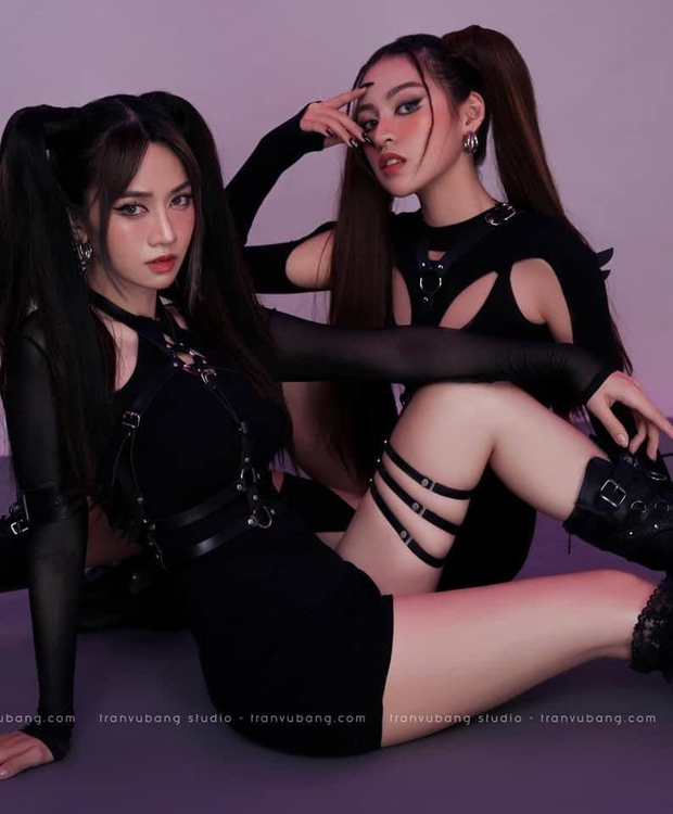 2 hot TikToker gây choáng khi thi Hoa hậu, netizen kiểu: Không biết chị có lè lưỡi lúc đi casting không? - Ảnh 1. 2 hot TikToker gây choáng khi thi Hoa hậu, netizen kiểu: Không biết chị có lè lưỡi lúc đi casting không? - Ảnh 1.