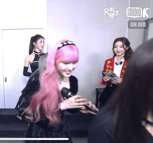 Wonyoung (IVE) liệu có lép vế khi chung khung hình với mỹ nhân xinh đẹp nhất nhóm nữ show Mnet? - Ảnh 9. Wonyoung (IVE) liệu có lép vế khi chung khung hình với mỹ nhân xinh đẹp nhất nhóm nữ show Mnet? - Ảnh 9.