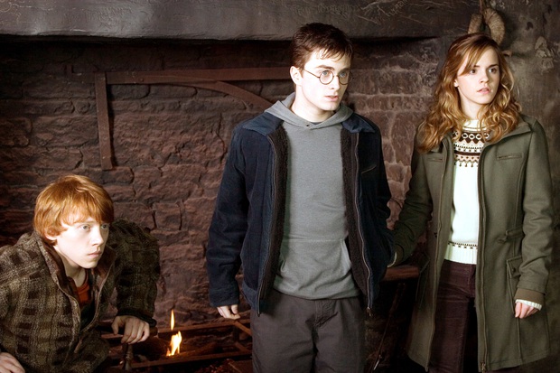 Hé lộ bất ngờ của Emma Watson về dàn cast Harry Potter bây giờ: Không thân thiết như fan lầm tưởng, còn hạn chế nói chuyện với nhau? - Ảnh 1.