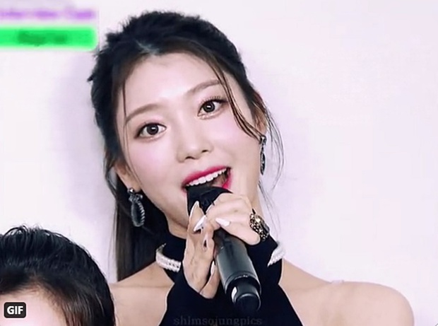 Wonyoung (IVE) liệu có lép vế khi chung khung hình với mỹ nhân xinh đẹp nhất nhóm nữ show Mnet? - Ảnh 5. Wonyoung (IVE) liệu có lép vế khi chung khung hình với mỹ nhân xinh đẹp nhất nhóm nữ show Mnet? - Ảnh 5.