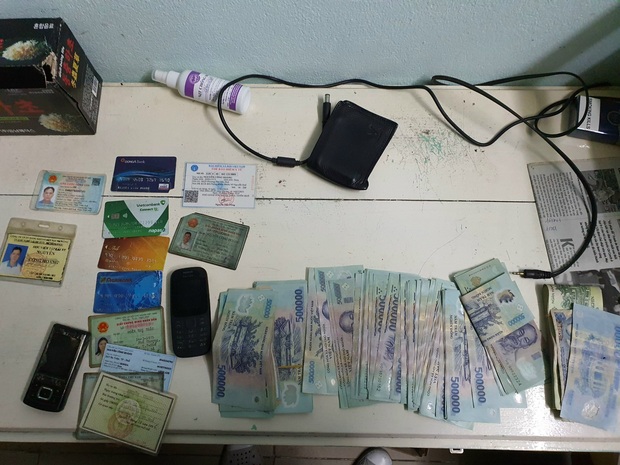 Phá đường dây cá độ bóng đá hơn 500 tỉ đồng - Ảnh 4. Phá đường dây cá độ bóng đá hơn 500 tỉ đồng - Ảnh 4.