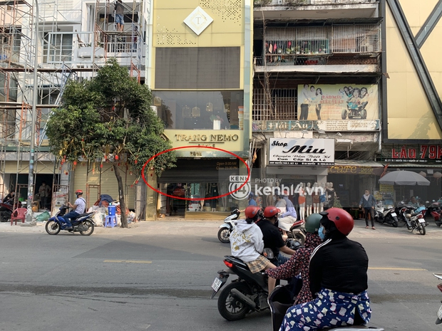 Team bà hàng xóm trước shop Trang Nemo thành thật: Đứng đây hóng thôi, xem có uýnh lộn gì hông - Ảnh 3. Team bà hàng xóm trước shop Trang Nemo thành thật: Đứng đây hóng thôi, xem có uýnh lộn gì hông - Ảnh 3.