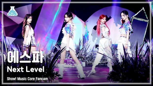 Siêu hit Next Level có sân khấu live đầu tiên rồi: Đàn chị “mẹ bỉm sữa” Gen 2 trình diễn thế nào mà được khen hơn đứt chính chủ aespa? - Ảnh 10. Siêu hit Next Level có sân khấu live đầu tiên rồi: Đàn chị “mẹ bỉm sữa” Gen 2 trình diễn thế nào mà được khen hơn đứt chính chủ aespa? - Ảnh 10.
