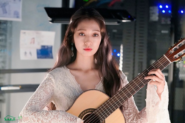 4 diễn viên Hàn tụt dốc không phanh vì dính toàn phim xịt: Song Hye Kyo không cẩn thận là hết thời tới nơi! - Ảnh 9. 4 diễn viên Hàn tụt dốc không phanh vì dính toàn phim xịt: Song Hye Kyo không cẩn thận là hết thời tới nơi! - Ảnh 9.