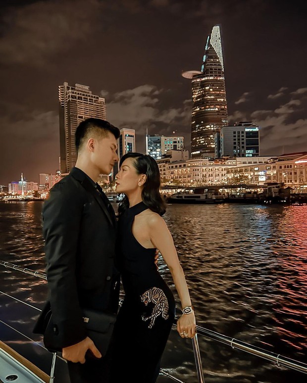 Ở chung 1 nhà nhưng Lệ Quyên và tình trẻ Lâm Bảo Châu cứ phải làm chuyện mất công này mới được - Ảnh 1. Ở chung 1 nhà nhưng Lệ Quyên và tình trẻ Lâm Bảo Châu cứ phải làm chuyện mất công này mới được - Ảnh 1.