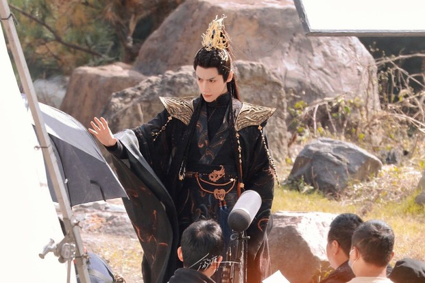 La Vân Hi trang điểm lố như đi diễn cải lương ở phim mới: Ủa tính cosplay Cúc Tịnh Y bản nữ hay gì anh? - Ảnh 2. La Vân Hi trang điểm lố như đi diễn cải lương ở phim mới: Ủa tính cosplay Cúc Tịnh Y bản nữ hay gì anh? - Ảnh 2.